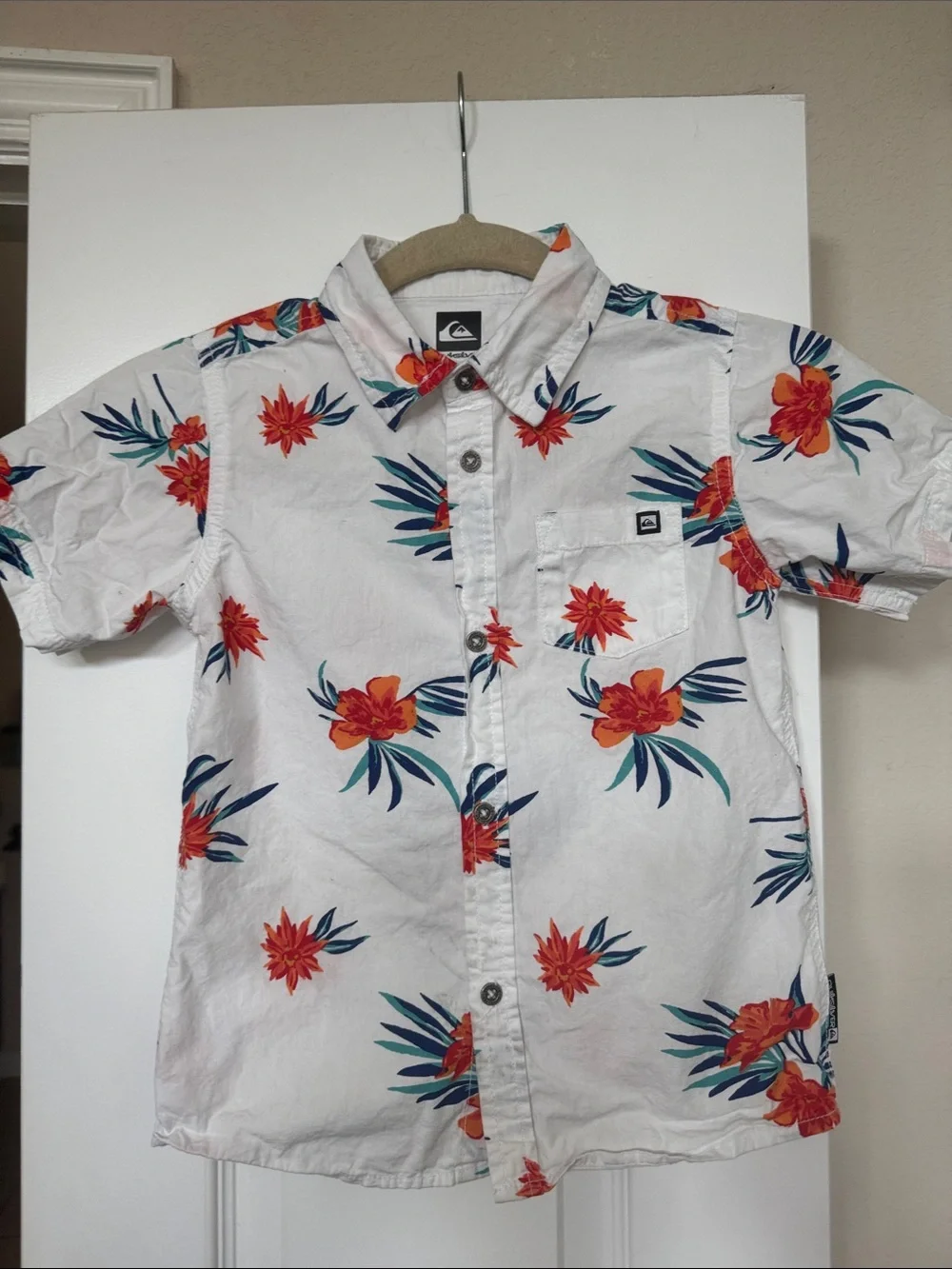 Quiksilver White Short Sleeve Button-Down with Red Floral and Blue Leaves